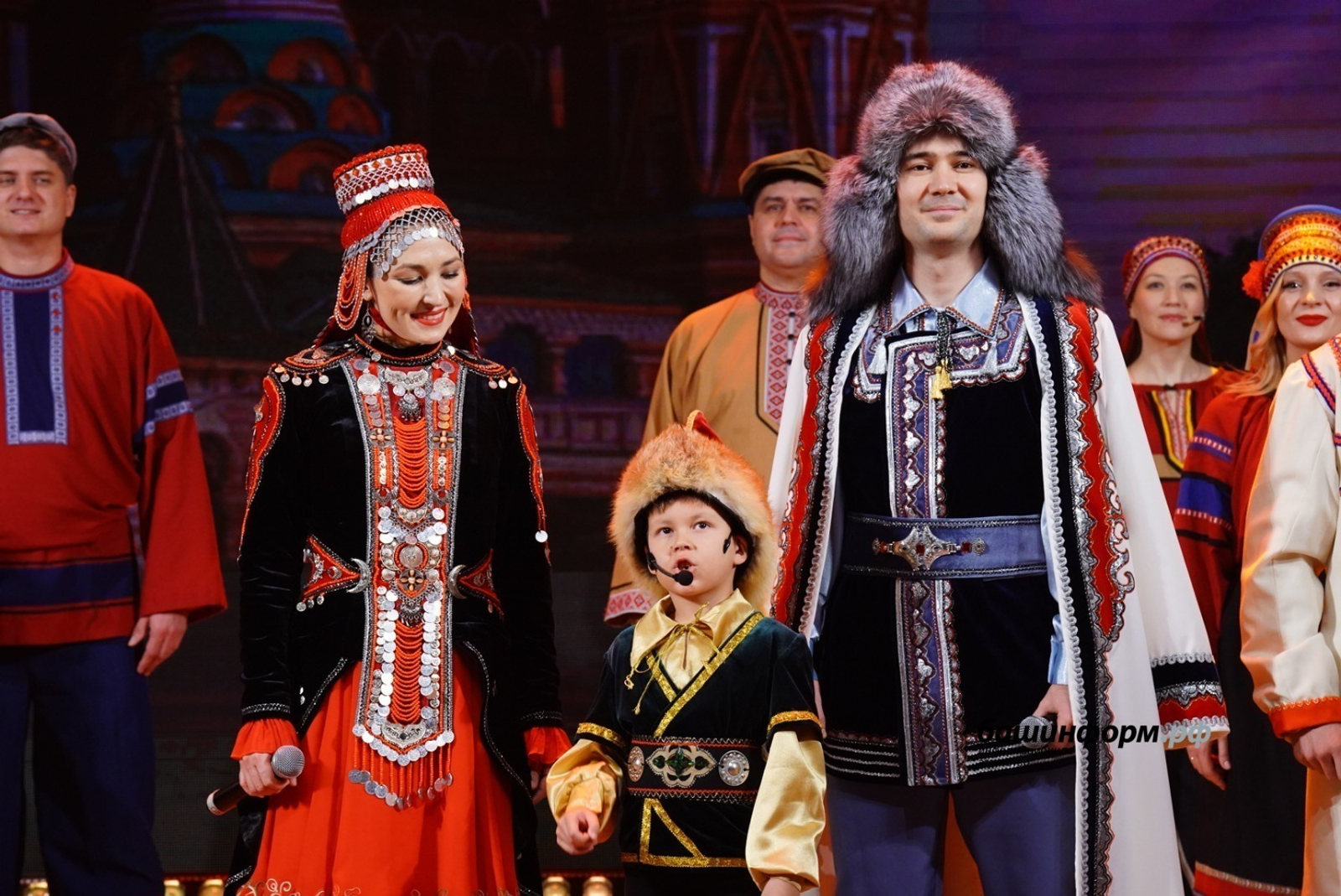 Радий Хәбиров Башҡортостанда йәшәүселәрҙе Халыҡтар берҙәмлеге көнө менән ҡотланы