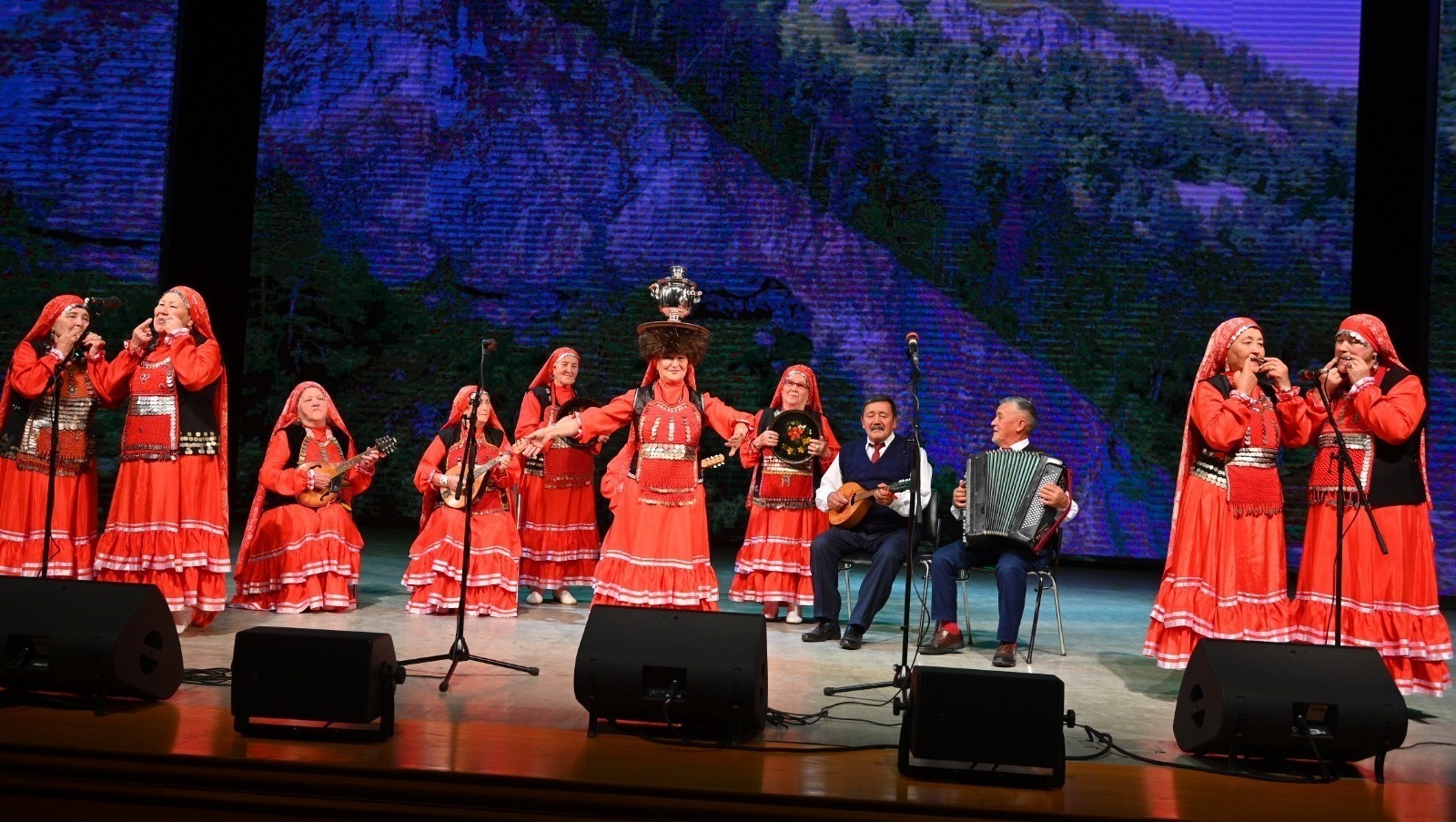 Ололар көнөн «Мин яратам һине, тормош!» фестивале концерты менән билдәләнеләр