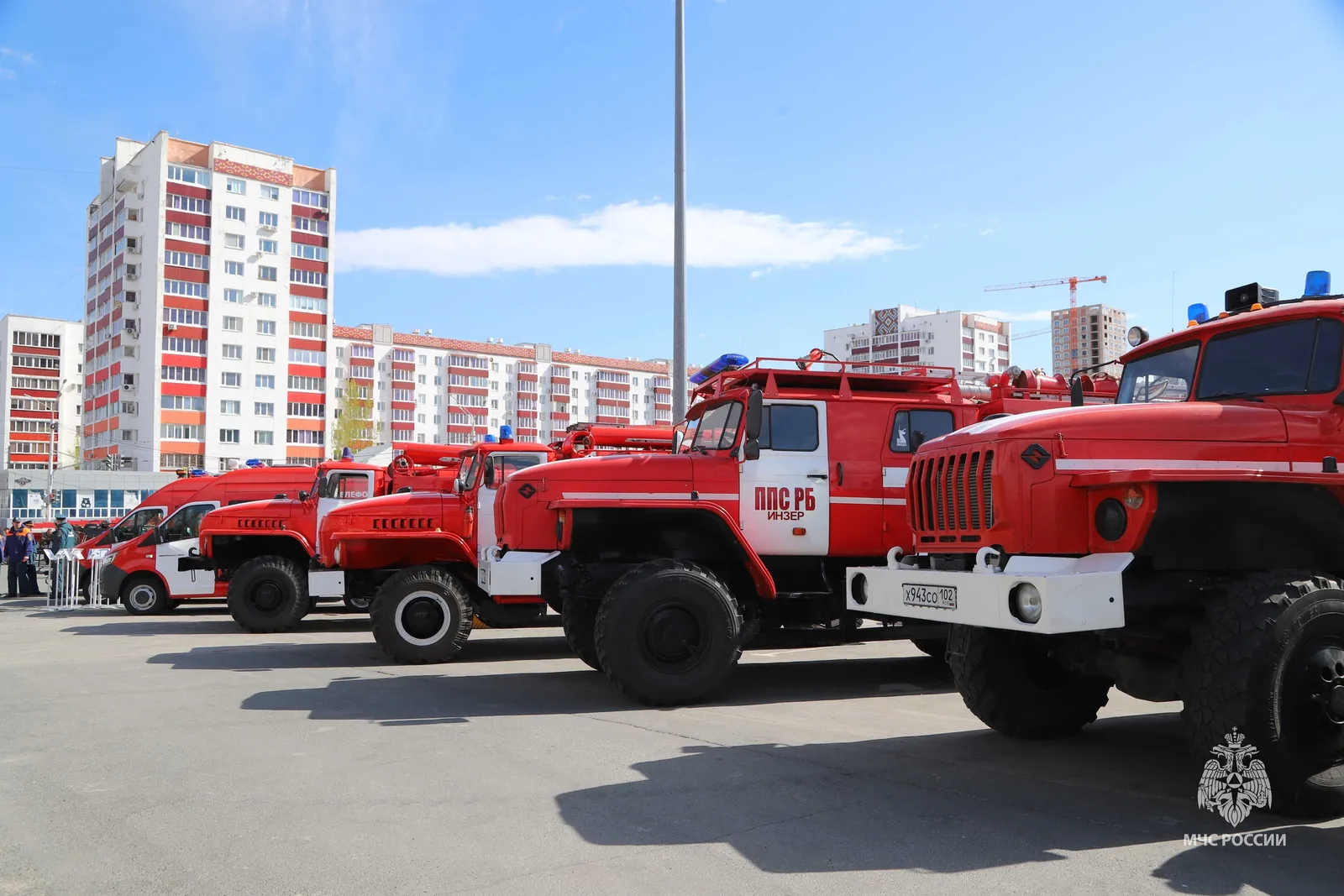 Янғын һүндереүселәргә яңы янғын-ҡотҡарыу техникаһы асҡыстарын тапшырҙы