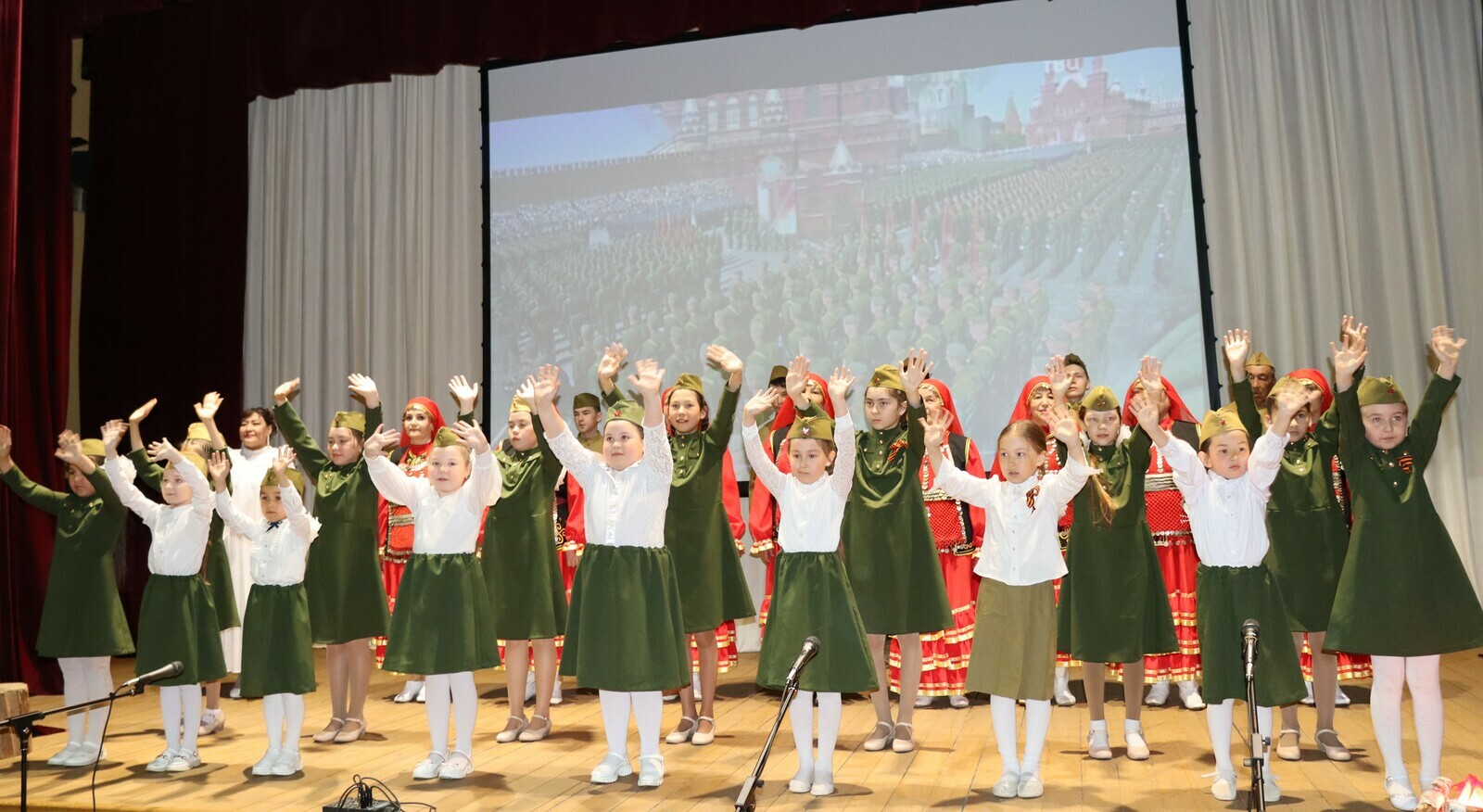 Ҡаһарманлыҡ һәм дуҫлыҡты данлап