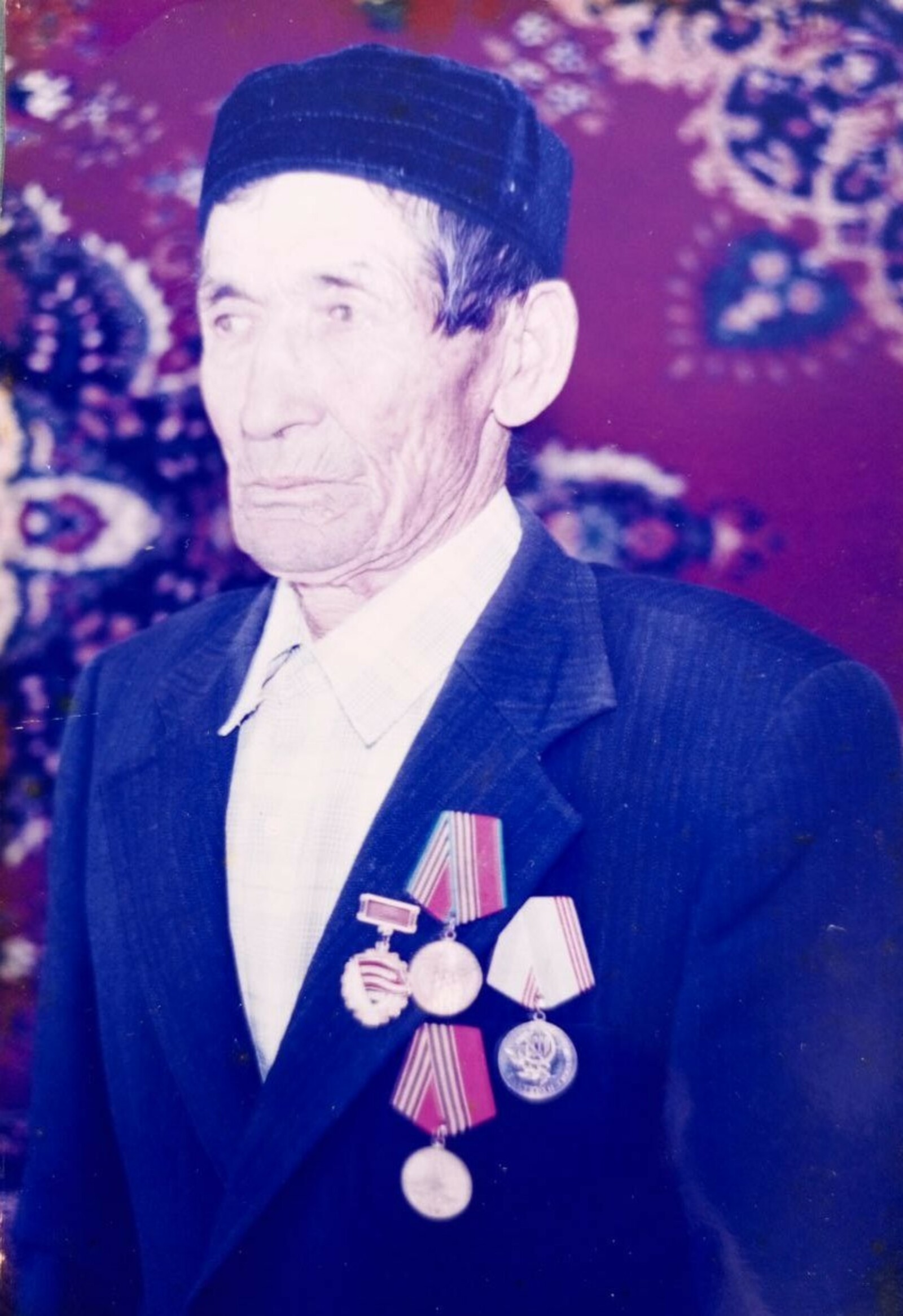 Хеҙмәте арҡылы Еңеүҙе яҡынайтҡан