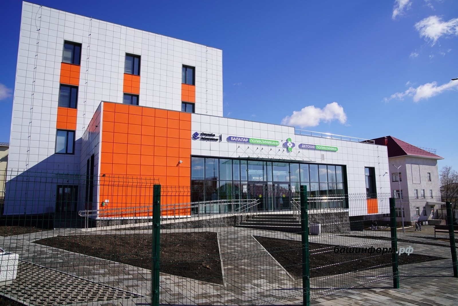 Радий Хәбиров яңы балалар поликлиникаһын ҡараны