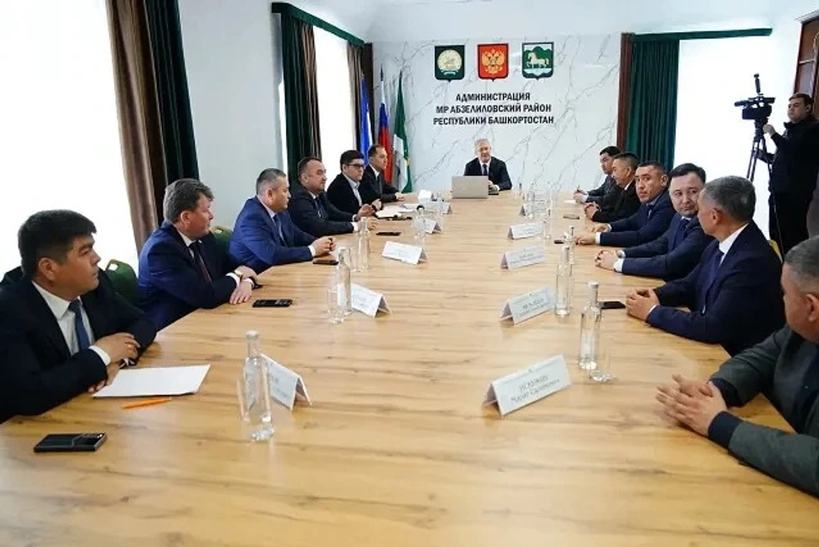 Радий Хәбиров Урал аръяғы хакимиәте башлыҡтары менән осрашты