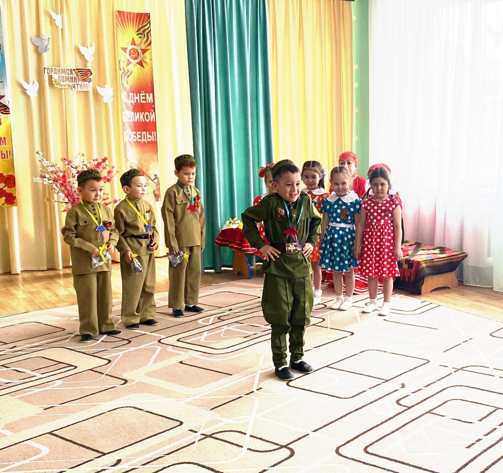 Еңеүгә дан йырланылар