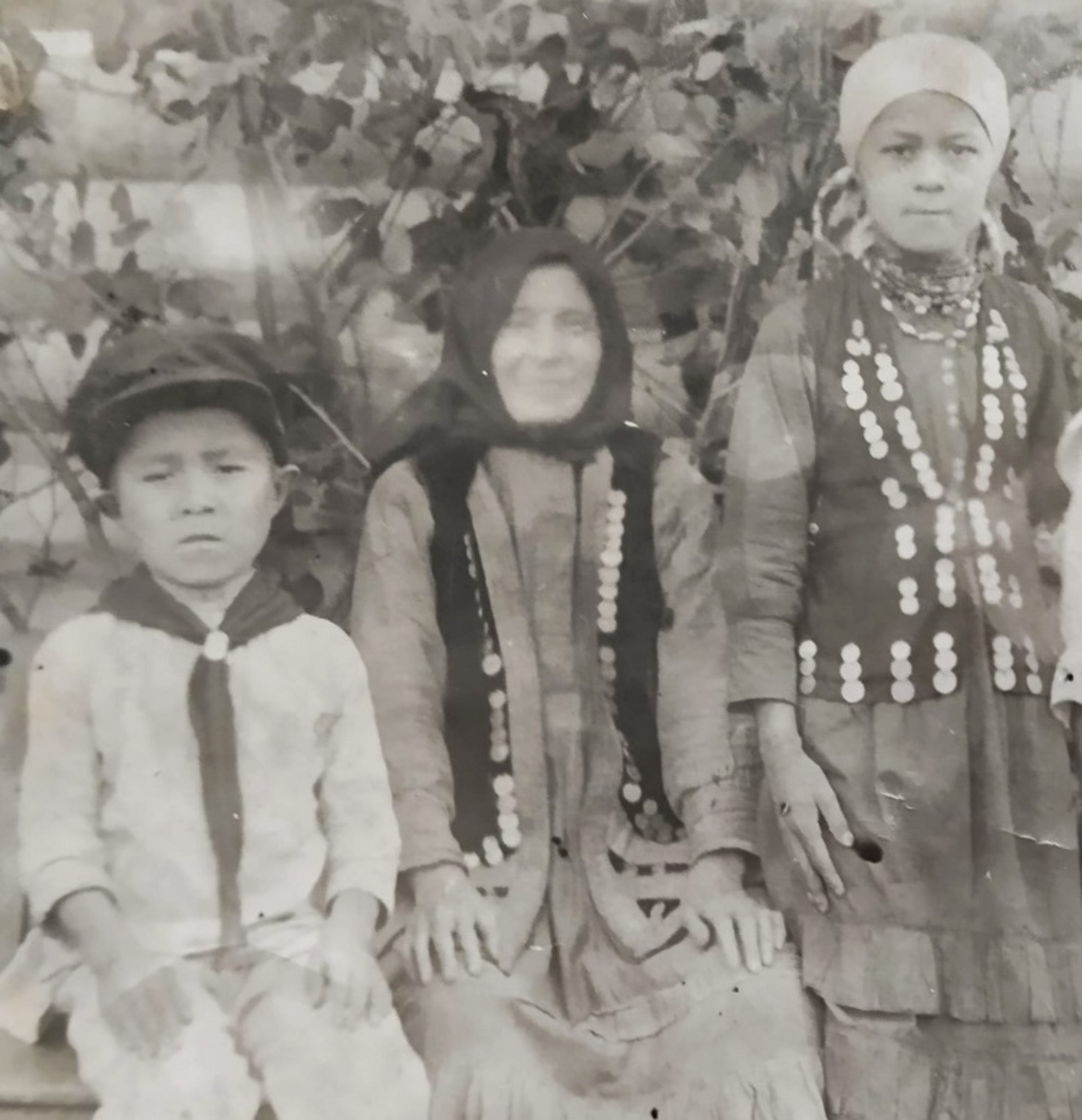 "Бер түмәргә күберәк - бер дошманға әҙерәк!"