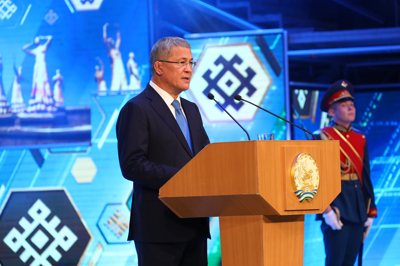 Башҡортостан Башлығы Республика көнө менән ҡотланы